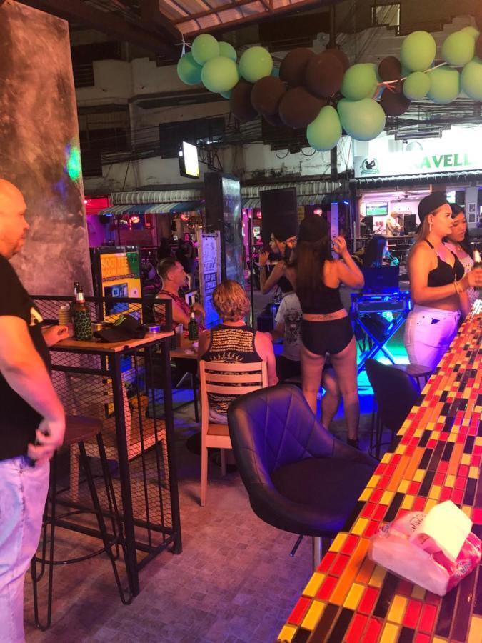 Bonkers Guesthouse Pattaya Exterior foto