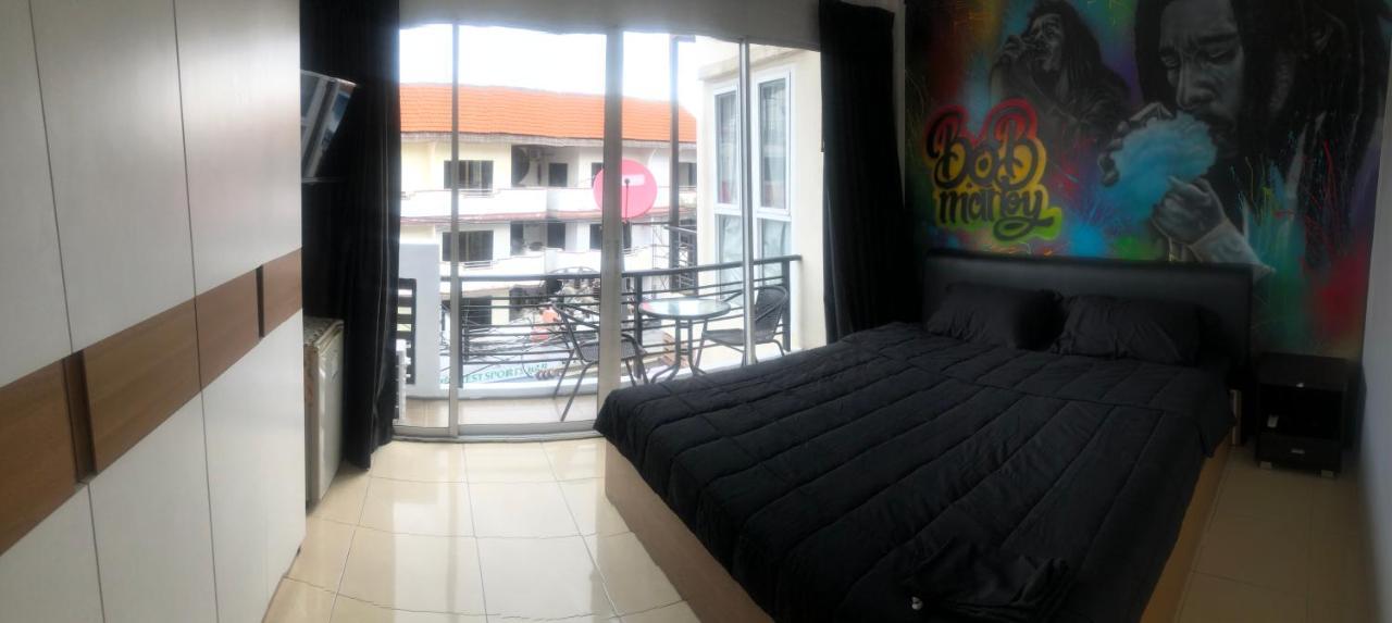 Bonkers Guesthouse Pattaya Exterior foto